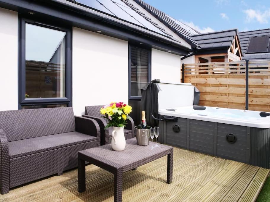 Hoxne Cottages - Daisy Cottage With Private Hot Tub York Exteriér fotografie